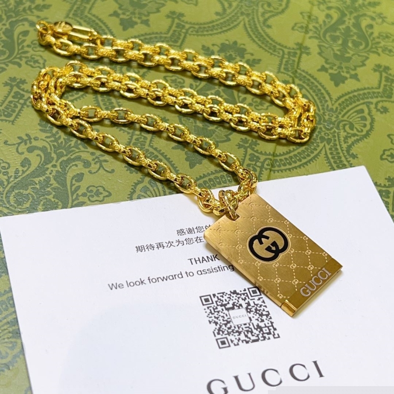 G*u*i necklaces